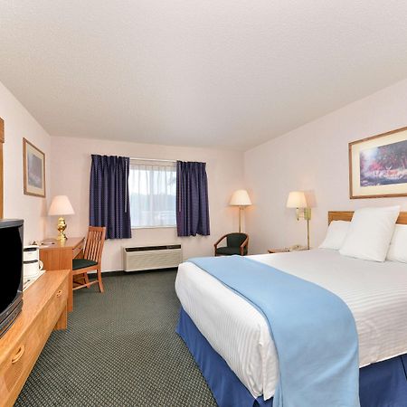 Americas Best Value Inn & Suites - Tahquamenon Country Newberry Bagian luar foto
