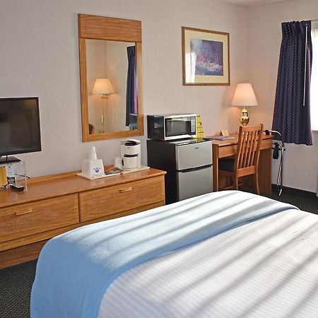 Americas Best Value Inn & Suites - Tahquamenon Country Newberry Bagian luar foto
