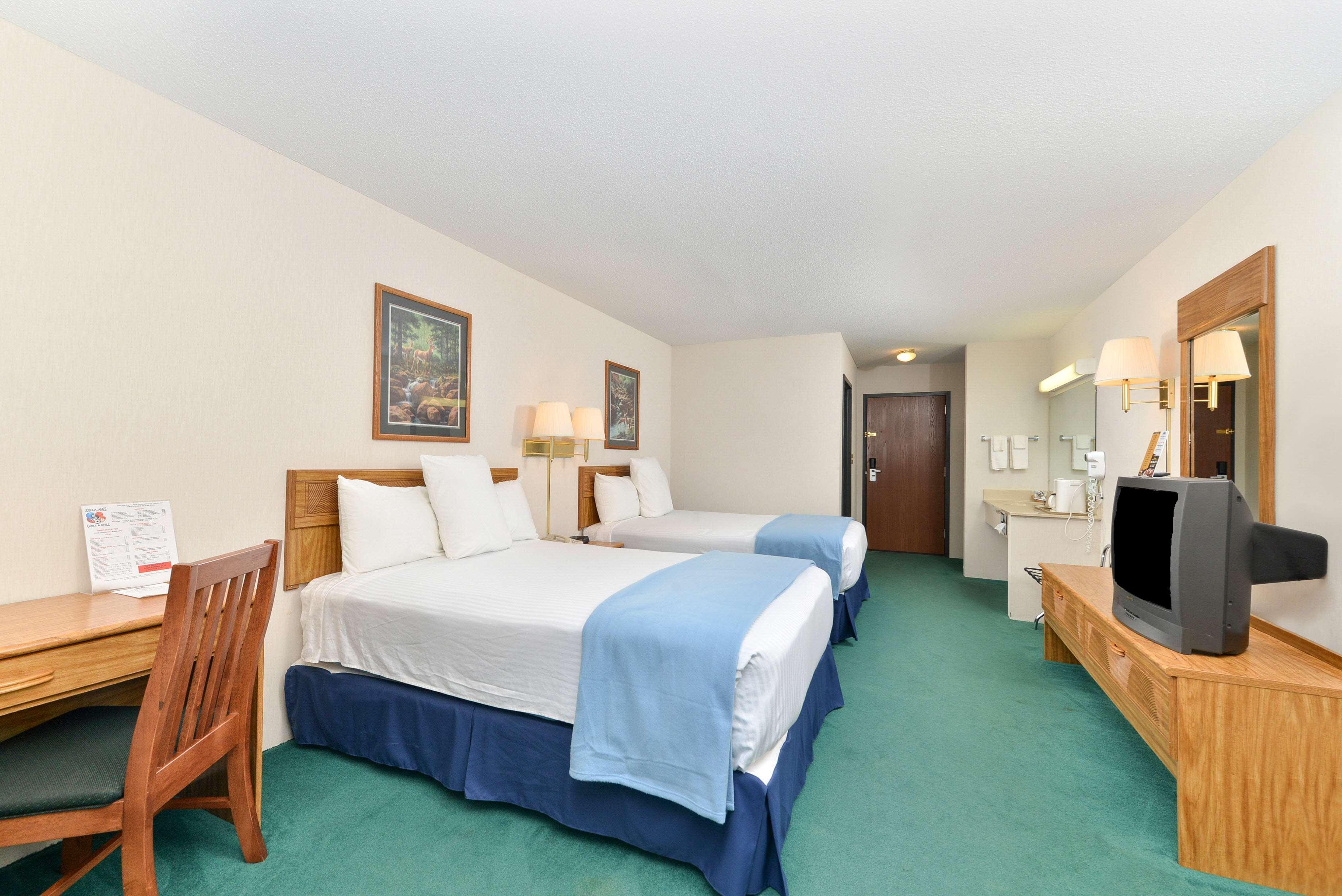 Americas Best Value Inn & Suites - Tahquamenon Country Newberry Bagian luar foto