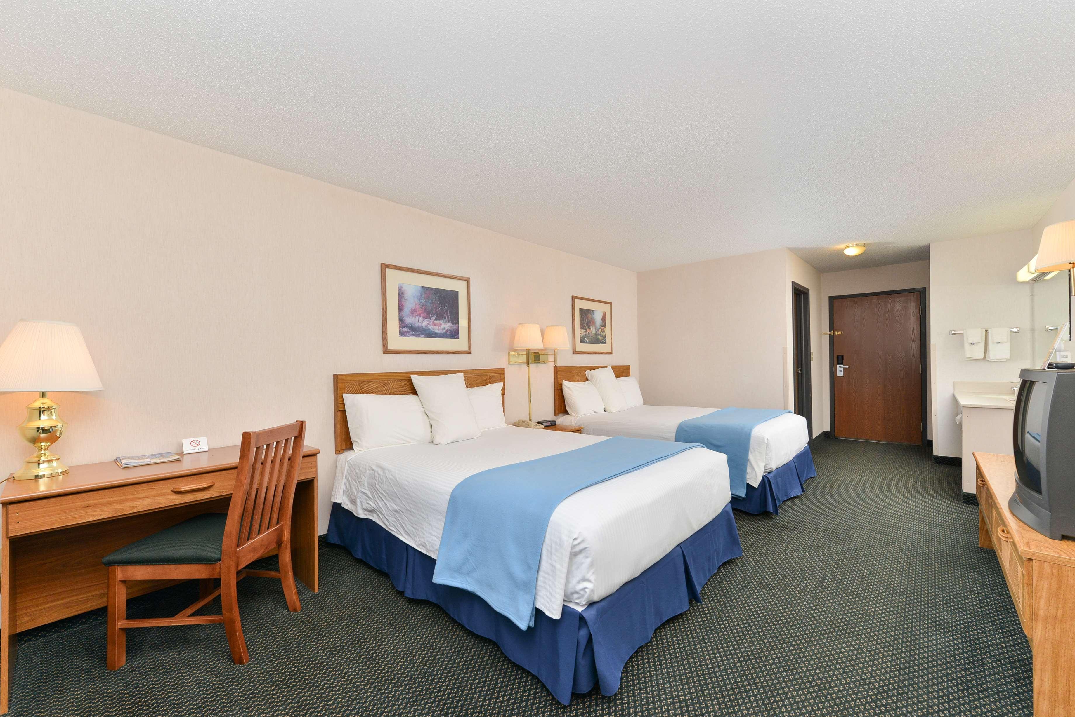 Americas Best Value Inn & Suites - Tahquamenon Country Newberry Bagian luar foto