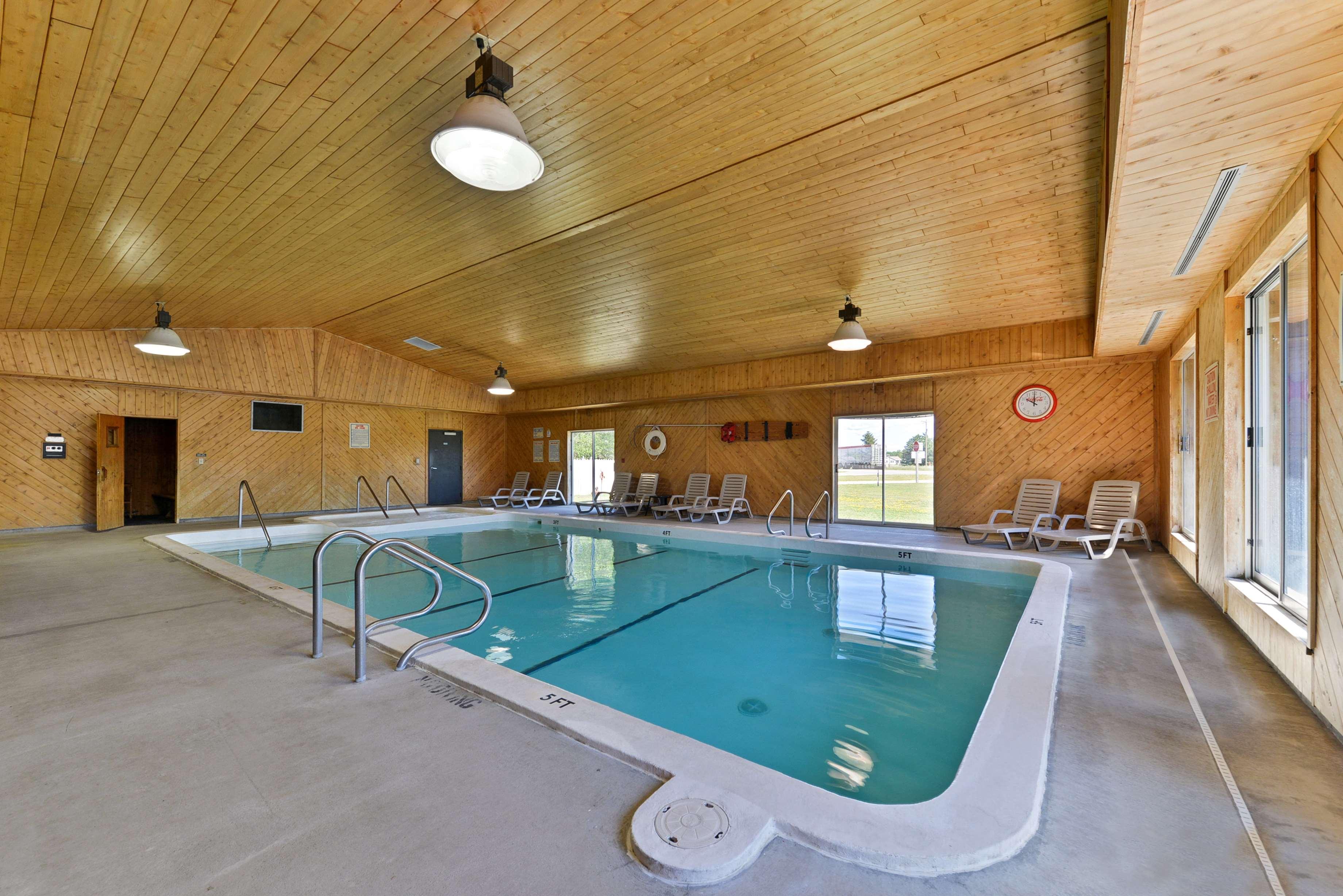 Americas Best Value Inn & Suites - Tahquamenon Country Newberry Bagian luar foto