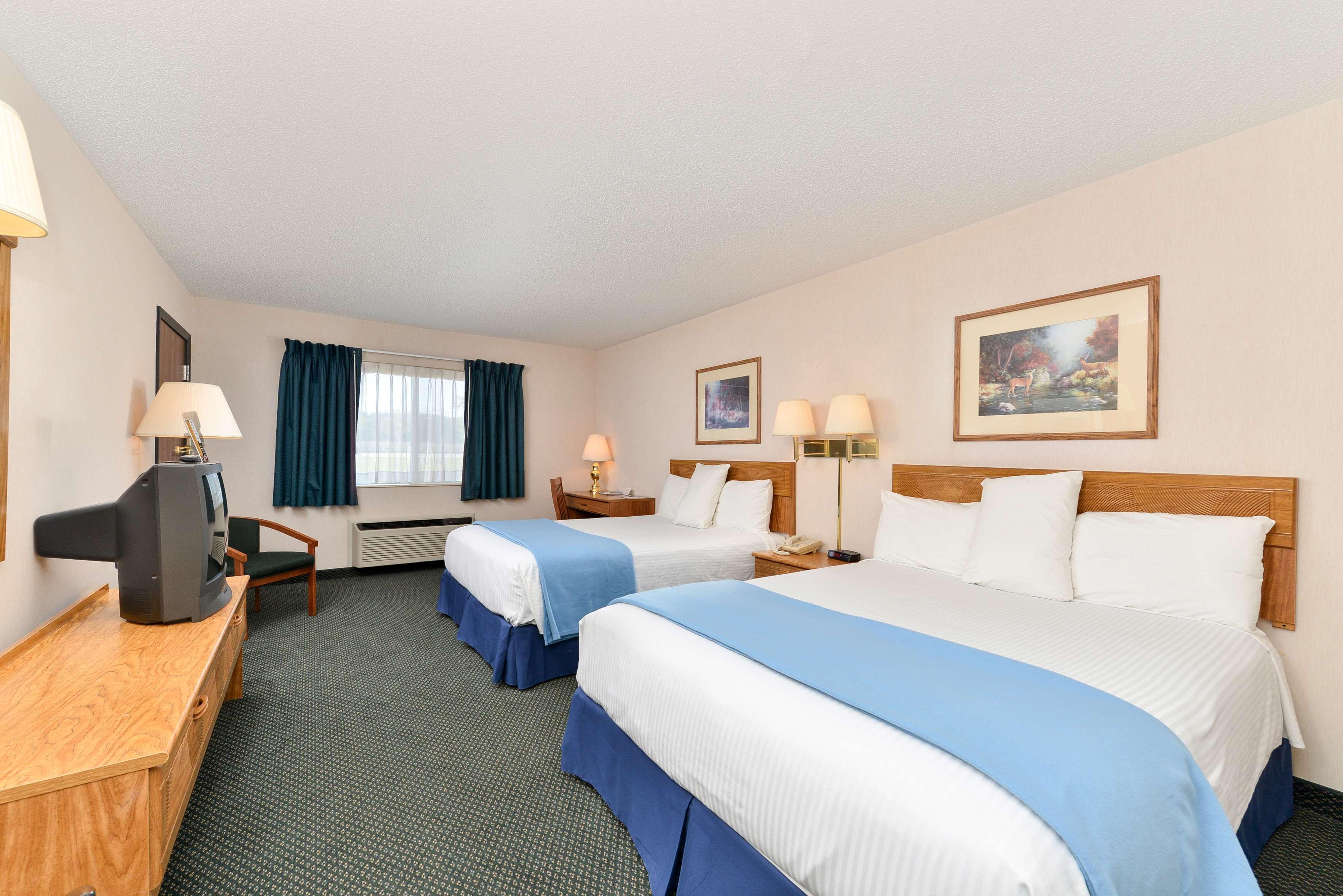 Americas Best Value Inn & Suites - Tahquamenon Country Newberry Bagian luar foto