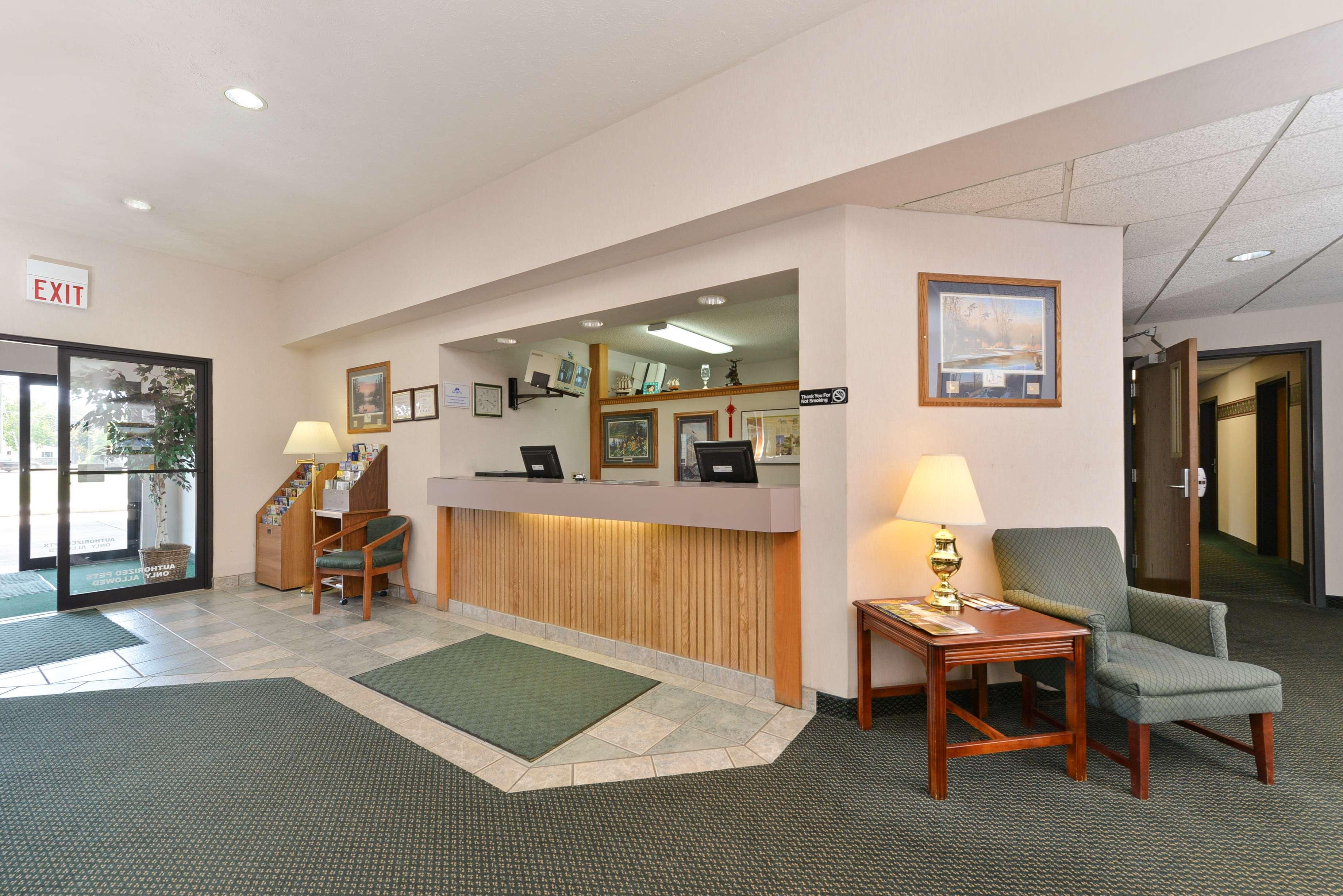 Americas Best Value Inn & Suites - Tahquamenon Country Newberry Bagian luar foto
