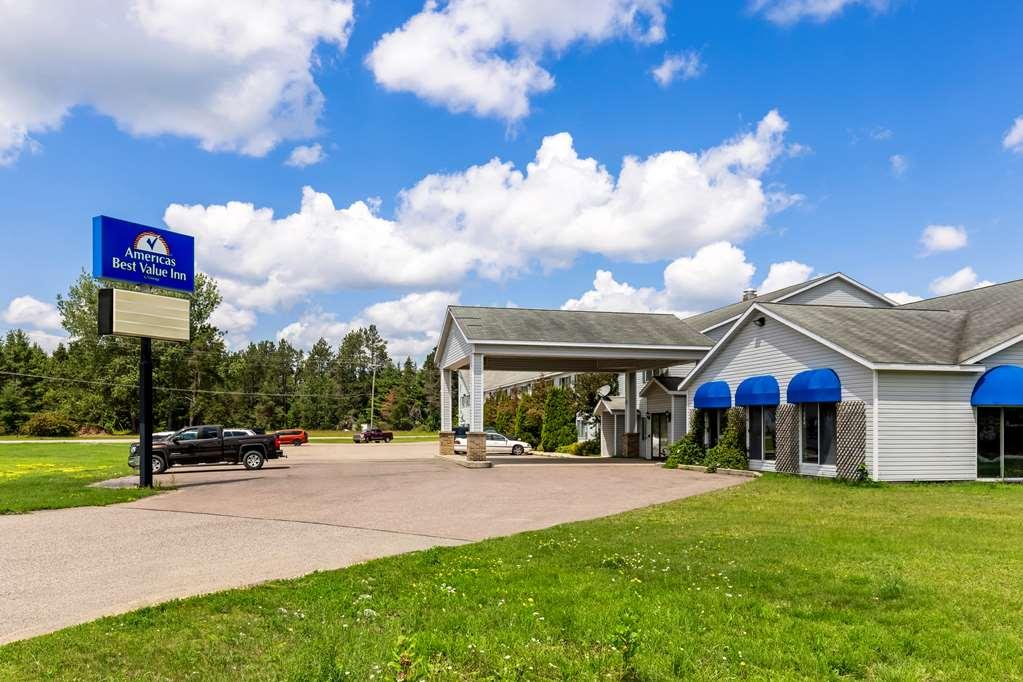 Americas Best Value Inn & Suites - Tahquamenon Country Newberry Bagian luar foto