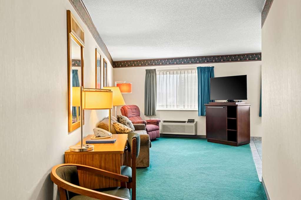 Americas Best Value Inn & Suites - Tahquamenon Country Newberry Ruang foto