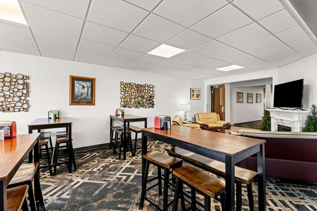 Americas Best Value Inn & Suites - Tahquamenon Country Newberry Restoran foto