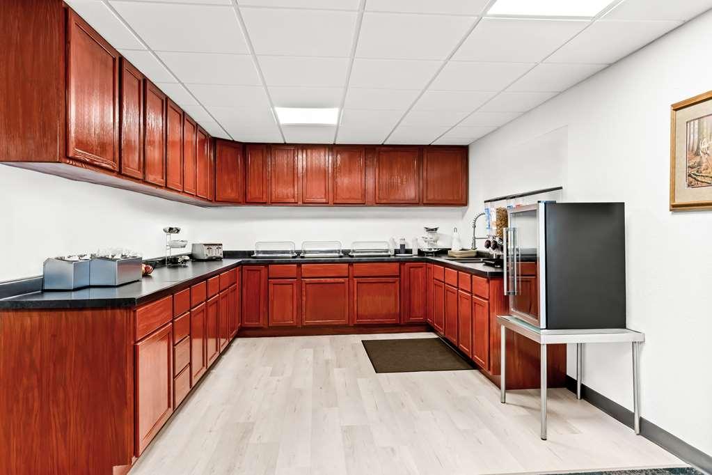 Americas Best Value Inn & Suites - Tahquamenon Country Newberry Restoran foto