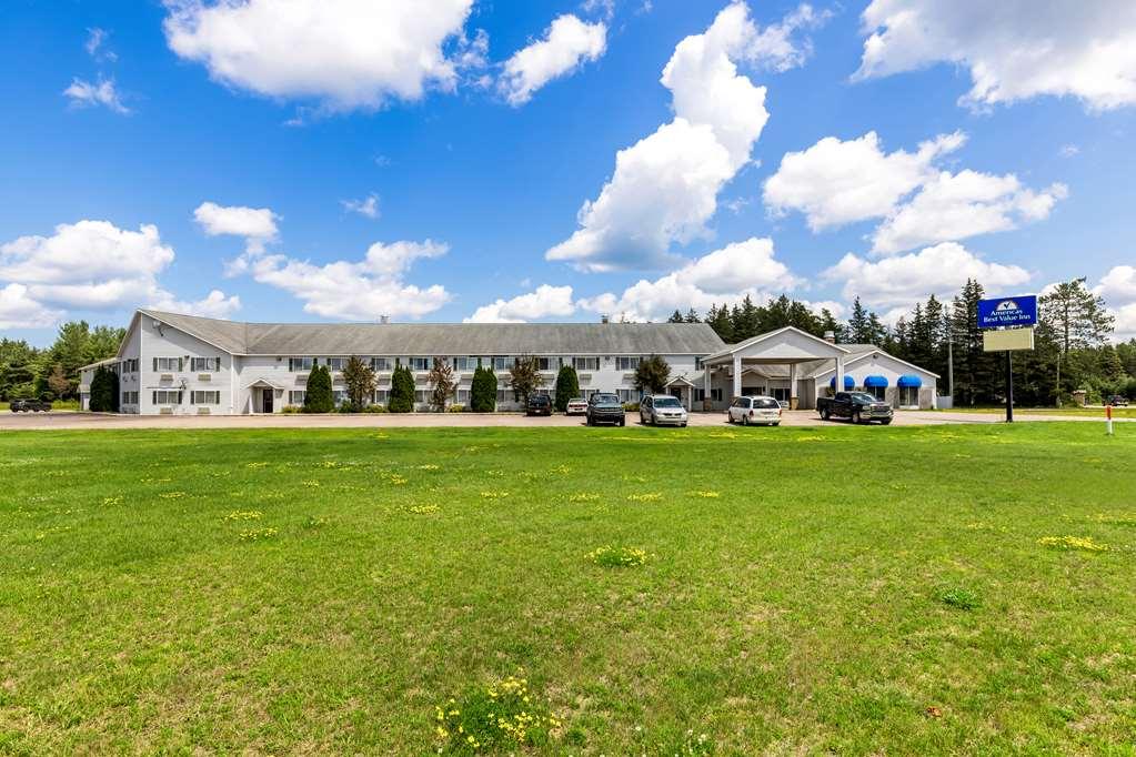 Americas Best Value Inn & Suites - Tahquamenon Country Newberry Bagian luar foto