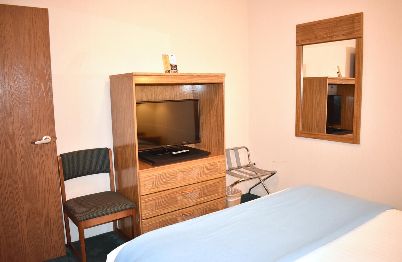 Americas Best Value Inn & Suites - Tahquamenon Country Newberry Bagian luar foto