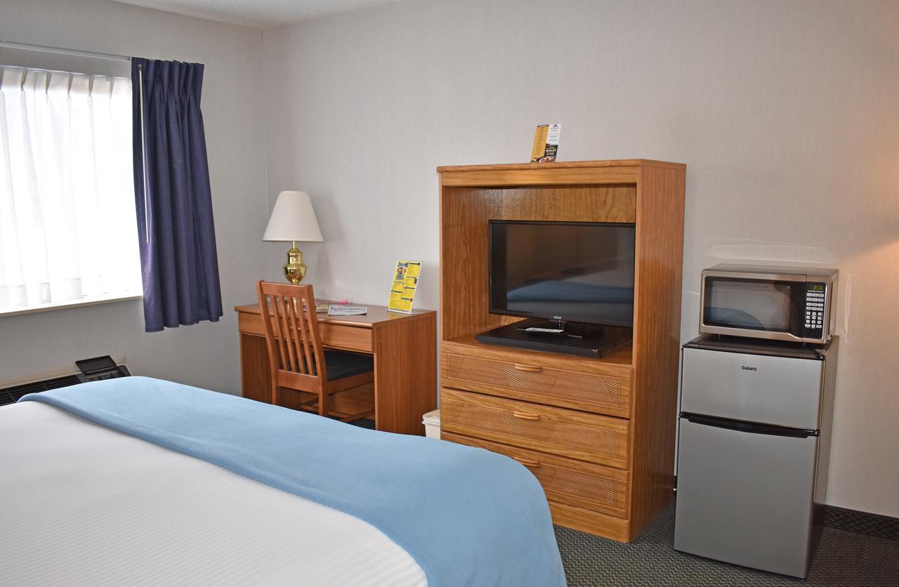 Americas Best Value Inn & Suites - Tahquamenon Country Newberry Bagian luar foto