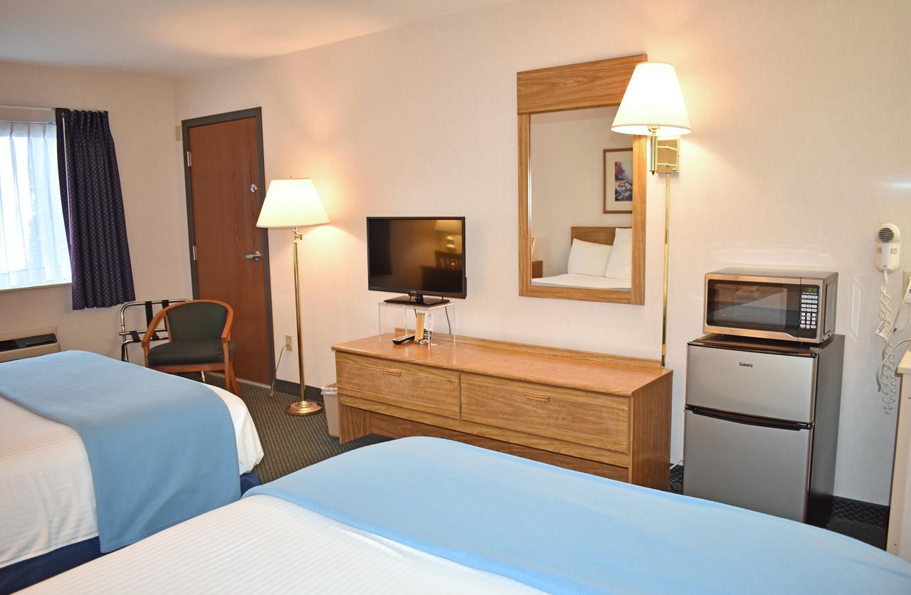 Americas Best Value Inn & Suites - Tahquamenon Country Newberry Bagian luar foto