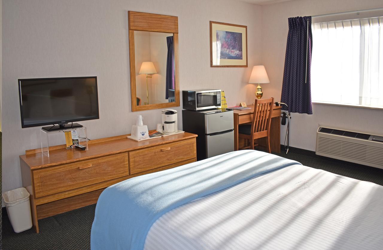 Americas Best Value Inn & Suites - Tahquamenon Country Newberry Bagian luar foto