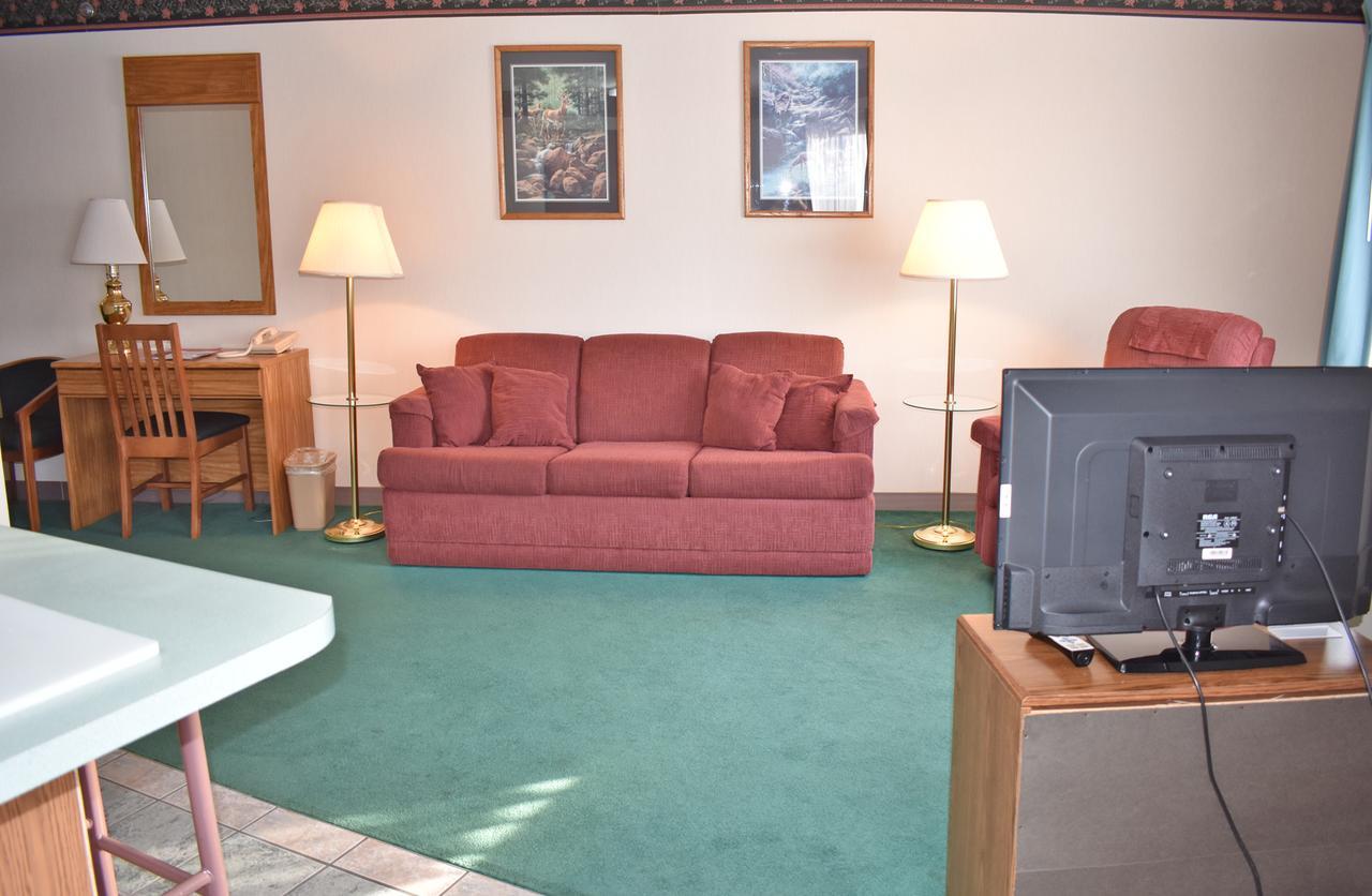 Americas Best Value Inn & Suites - Tahquamenon Country Newberry Bagian luar foto