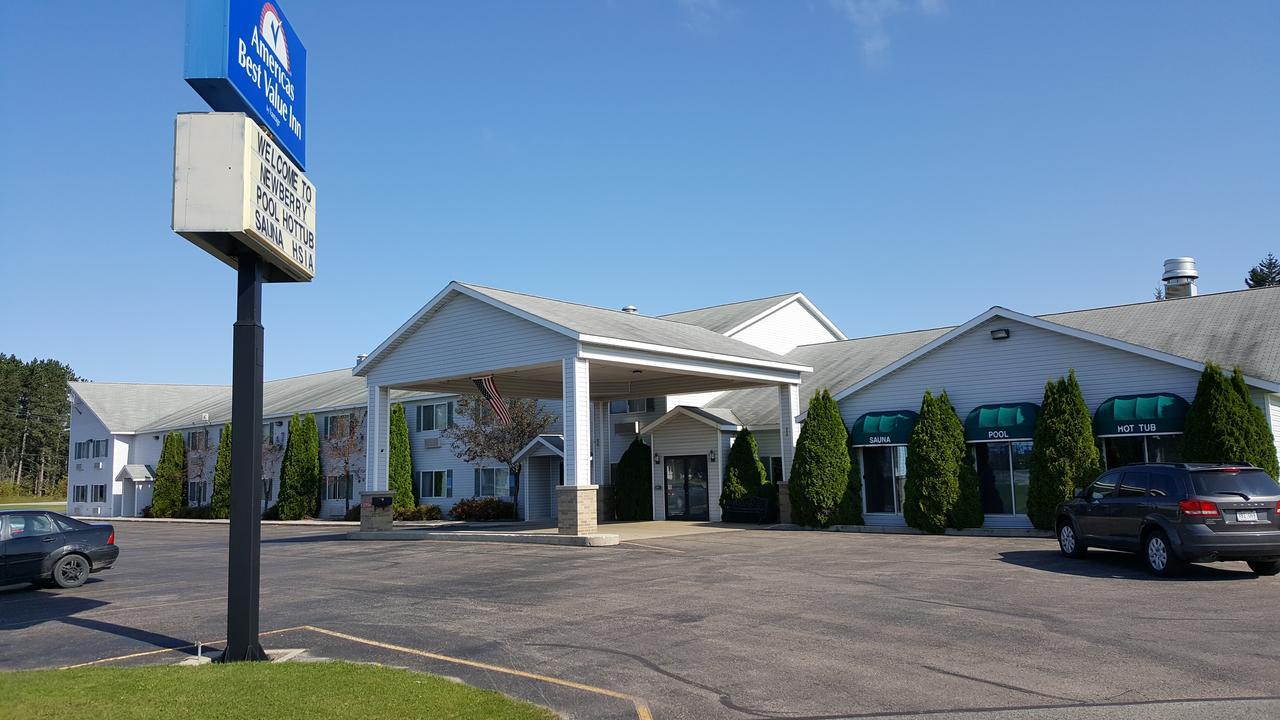 Americas Best Value Inn & Suites - Tahquamenon Country Newberry Bagian luar foto