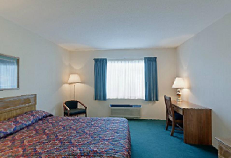 Americas Best Value Inn & Suites - Tahquamenon Country Newberry Bagian luar foto